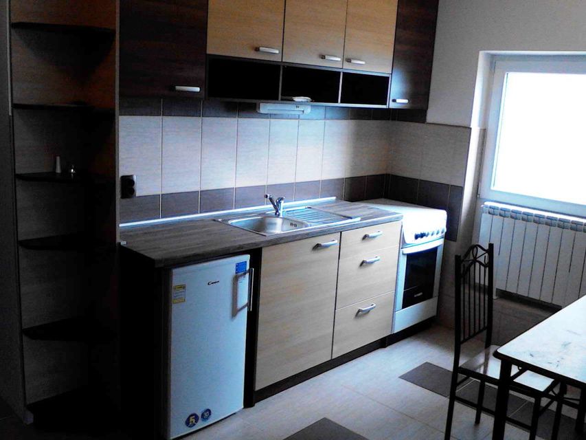 Narodnih heroja 41B, Beograd - 12
