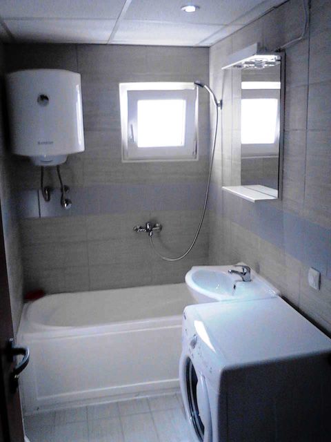 Narodnih heroja 41B, Beograd - 8