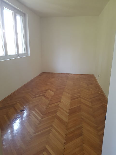 Pera Ćetkovića 43, Beograd - 10