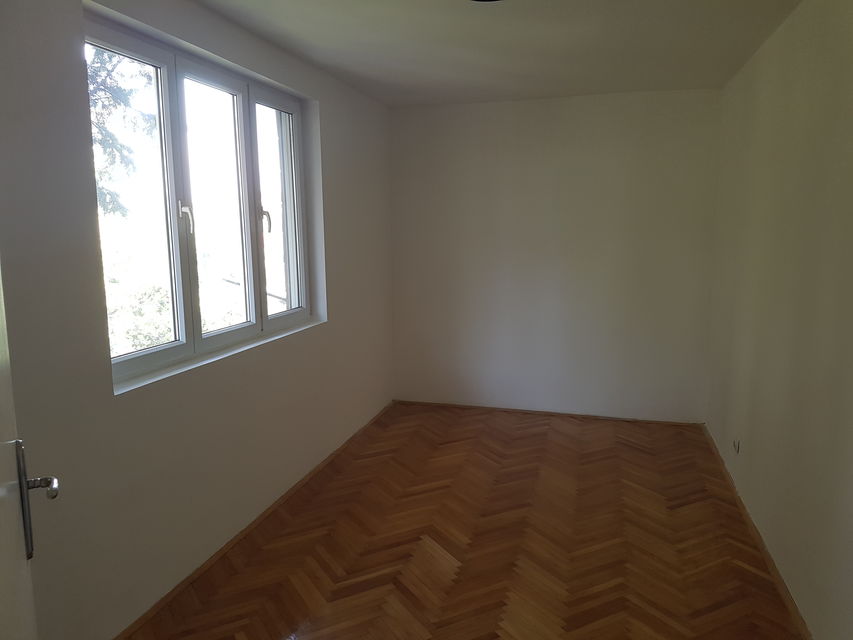 Pera Ćetkovića 43, Beograd - 9