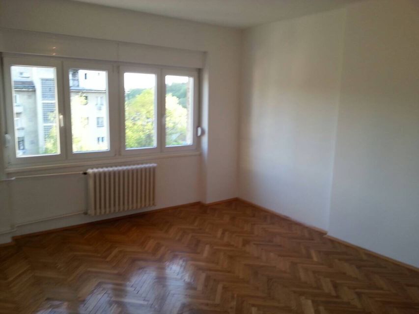 Džona Kenedija 32, Beograd - 5