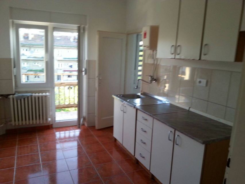 Džona Kenedija 32, Beograd - 3