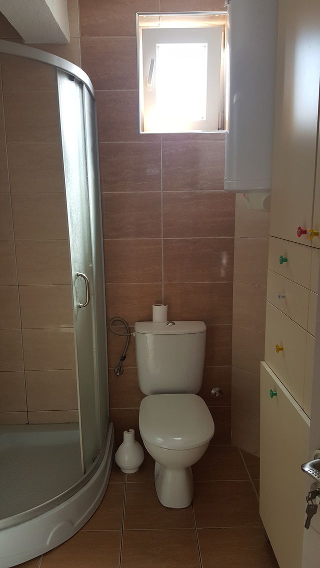 Varvarinska 12, Beograd - 17