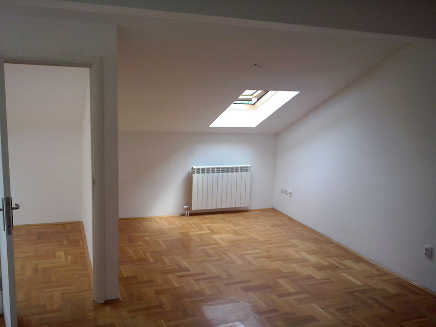 Kneževačka 35, Beograd - 5