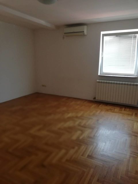 Branka Cvetkovića 27, Beograd - 8