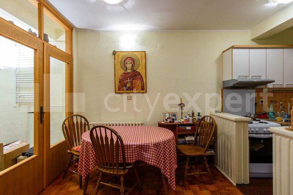 Učitelja Dragutina Prokića 17, Beograd - 9