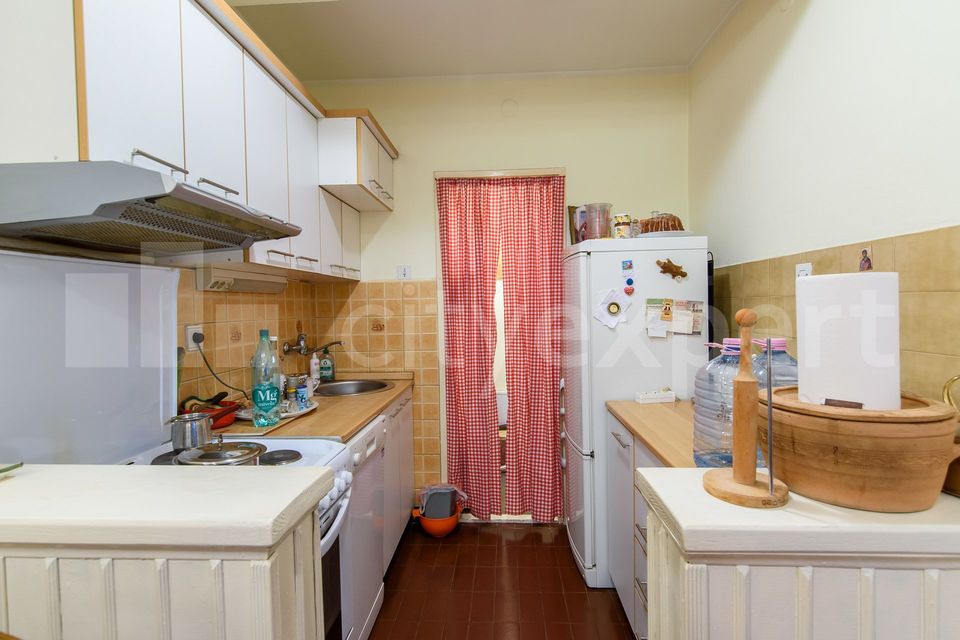 Učitelja Dragutina Prokića 17, Beograd - 8