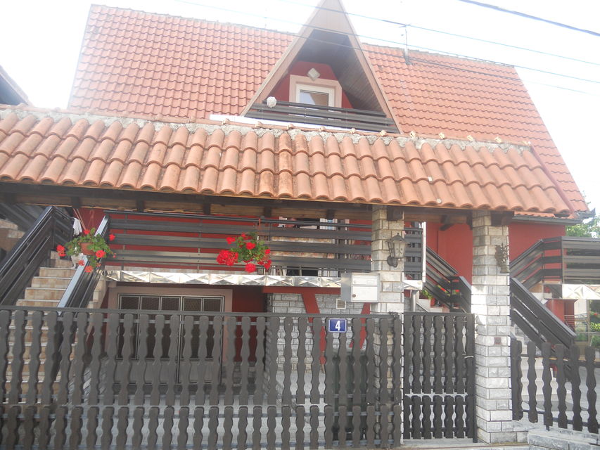 12 Atenica 4, Čačak