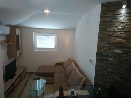 Jovanke Radaković 20, Beograd - 6