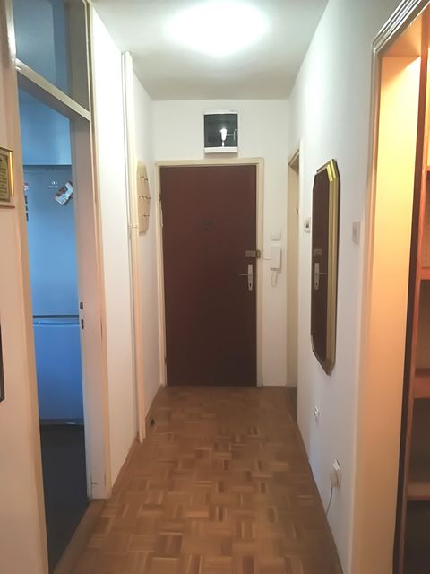 Radnička 32, Beograd - 2