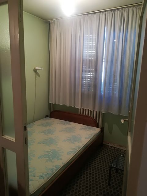 Radnička 32, Beograd - 7