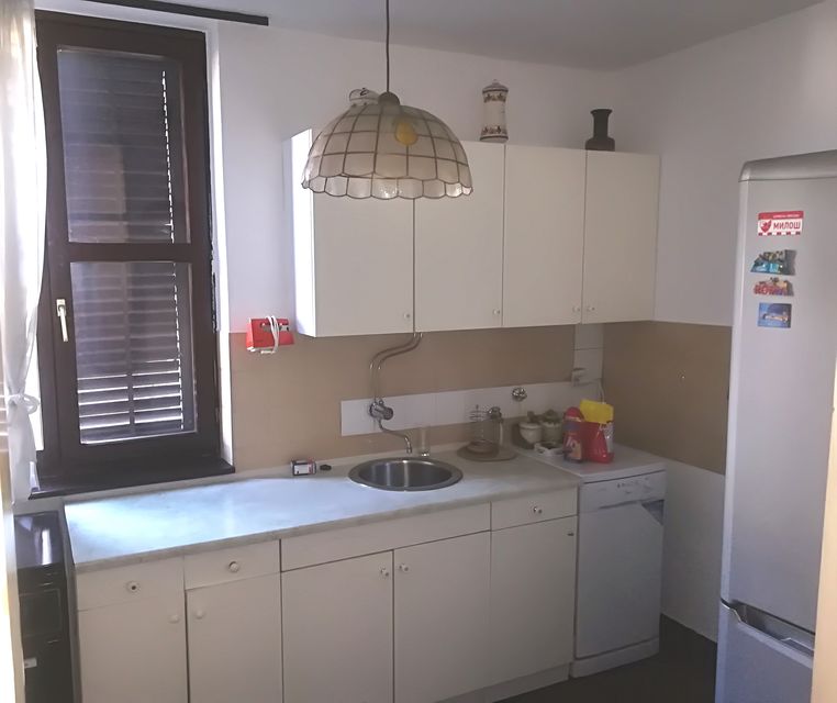 Radnička 32, Beograd - 3