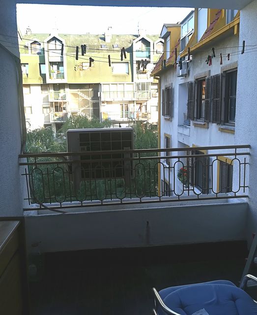 Radnička 32, Beograd - 4