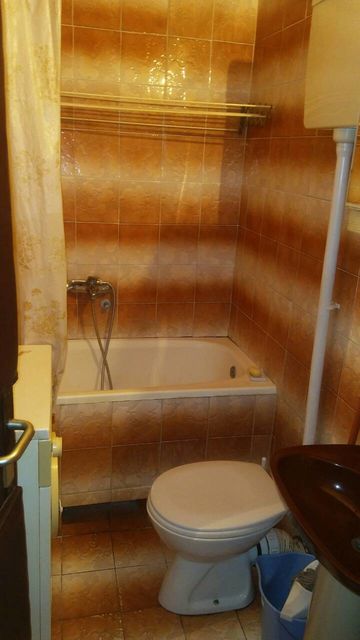 Pariske komune 61, Beograd - 9