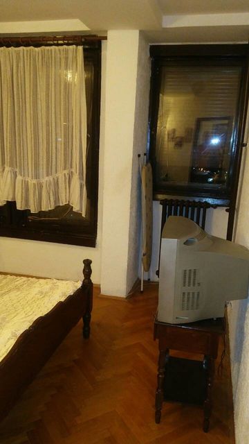 Pariske komune 61, Beograd - 7