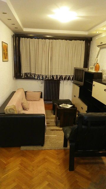 Pariske komune 61, Beograd