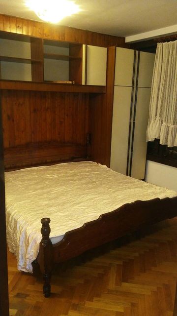 Pariske komune 61, Beograd - 6