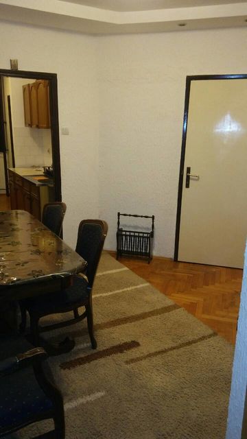 Pariske komune 61, Beograd - 11