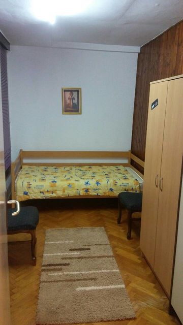 Pariske komune 61, Beograd - 3