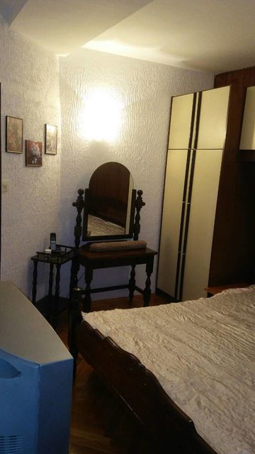 Pariske komune 61, Beograd - 5