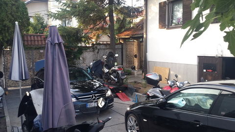 Deskaševa 12, Beograd - 4