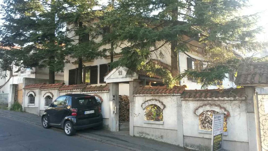 Deskaševa 12, Beograd