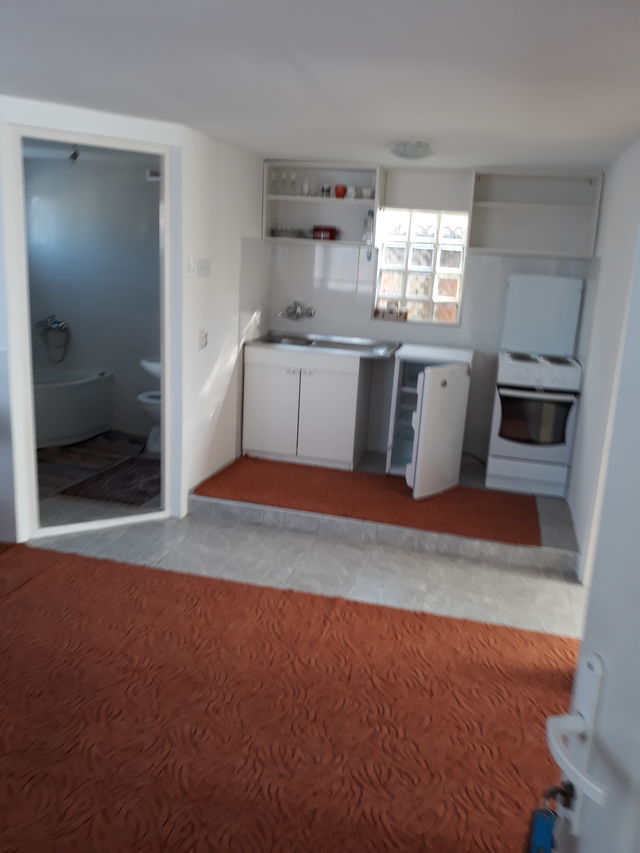 Kneza Bogosava 8, Beograd