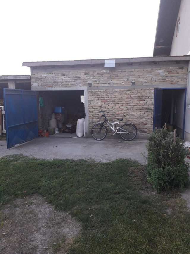 Svetozara Miletića 9, Nadalj - 22