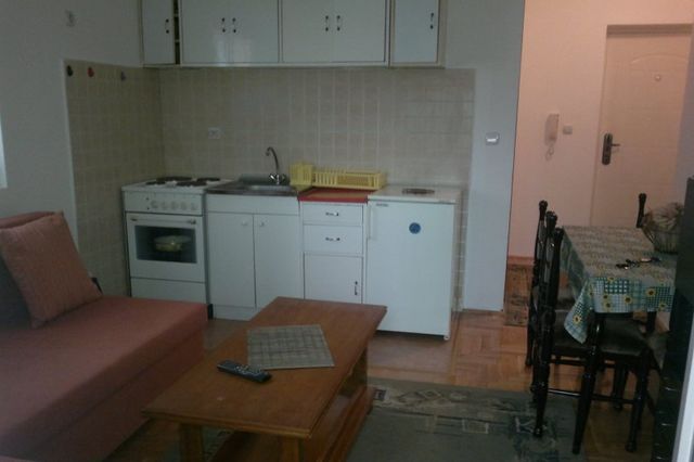 Prote Milorada Pavlovića 74, Beograd - 3