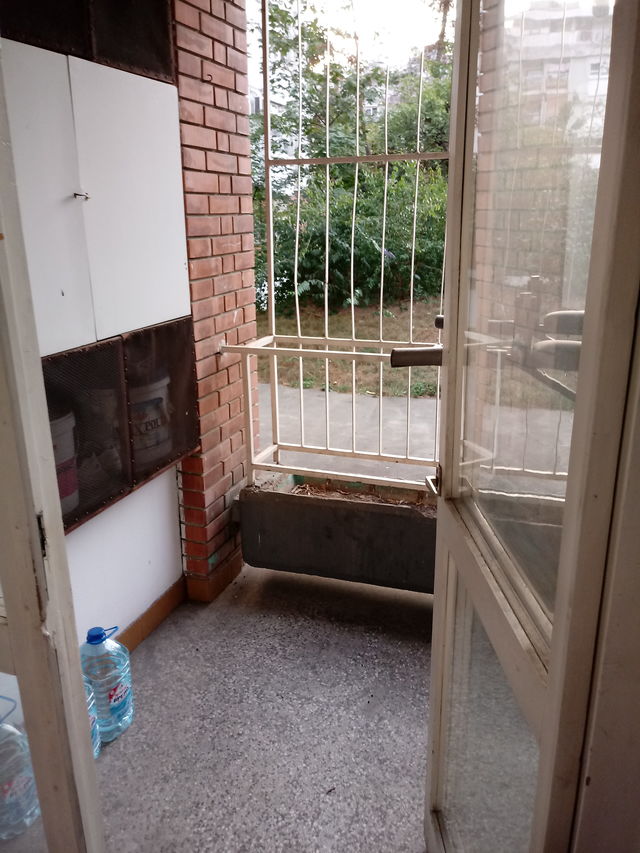 Španskih boraca 16, Beograd - 3