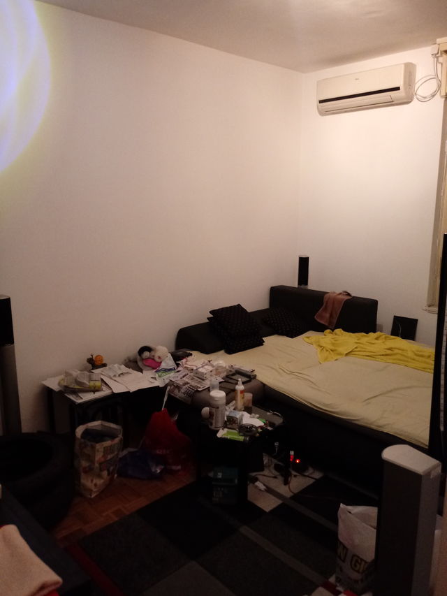 Španskih boraca 16, Beograd - 11