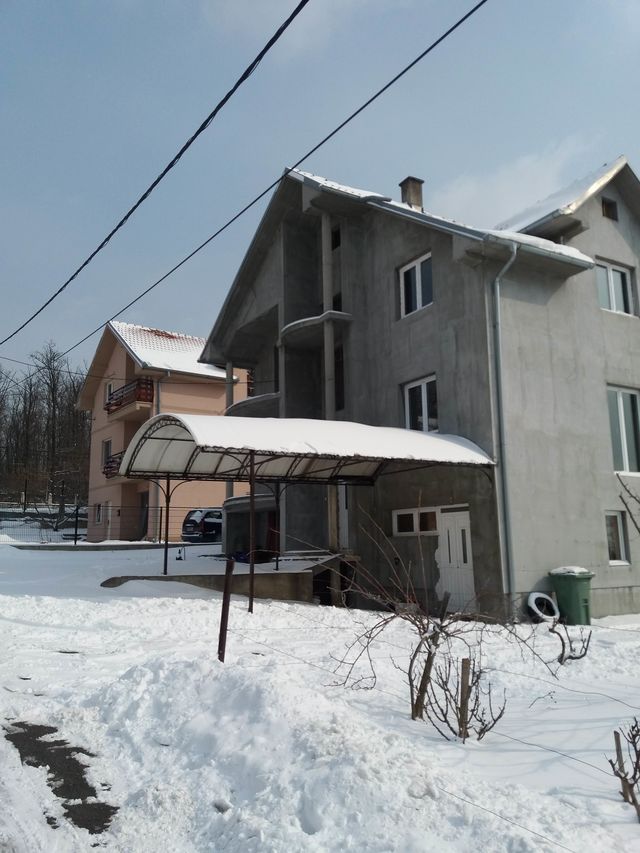 Miljakovački Vinogradi 15v, Beograd