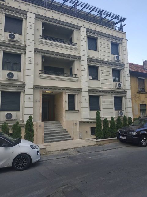 Dobropoljska 56, Beograd