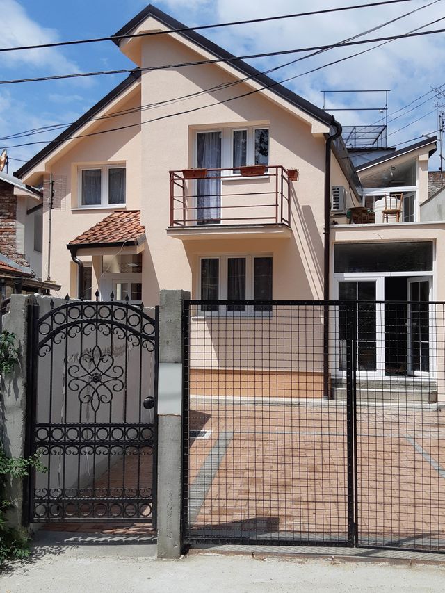 Šibenička 3, Beograd