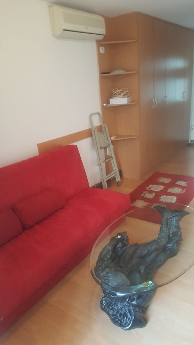 Kajuhova 12, Beograd - 11