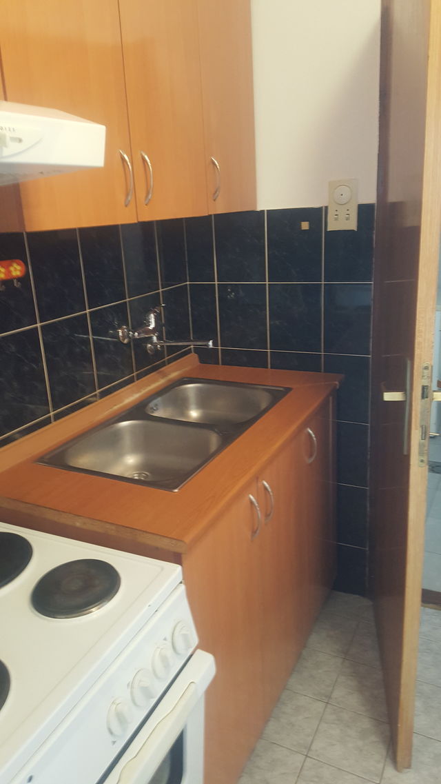 Kajuhova 12, Beograd - 7