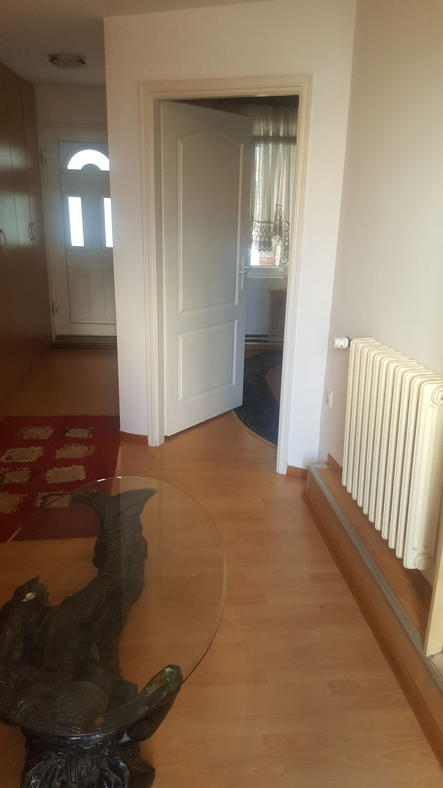 Kajuhova 12, Beograd - 10