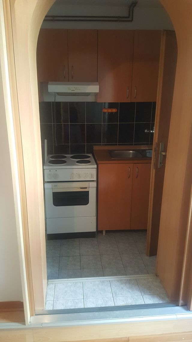 Kajuhova 12, Beograd - 9