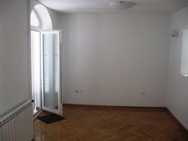 Izvorska 100, Beograd - 7