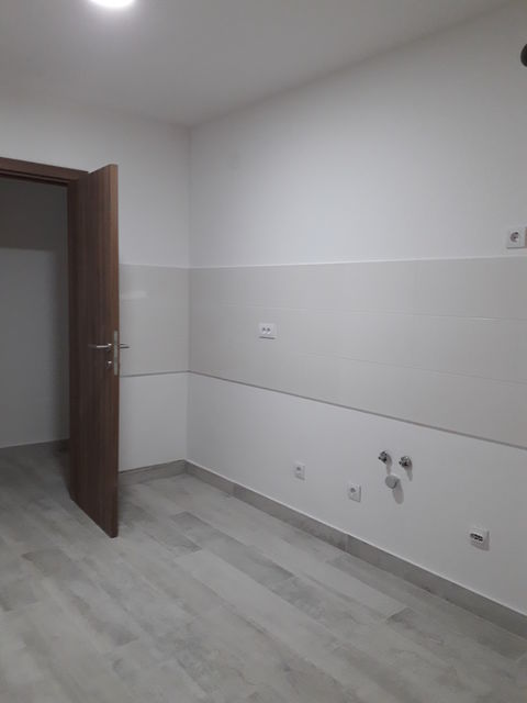 Kralja Petra Prvog 44, Nova Pazova - 5
