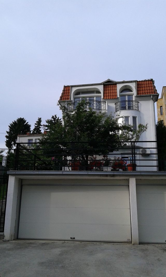 Augusta Cesarca 8, Beograd - 19