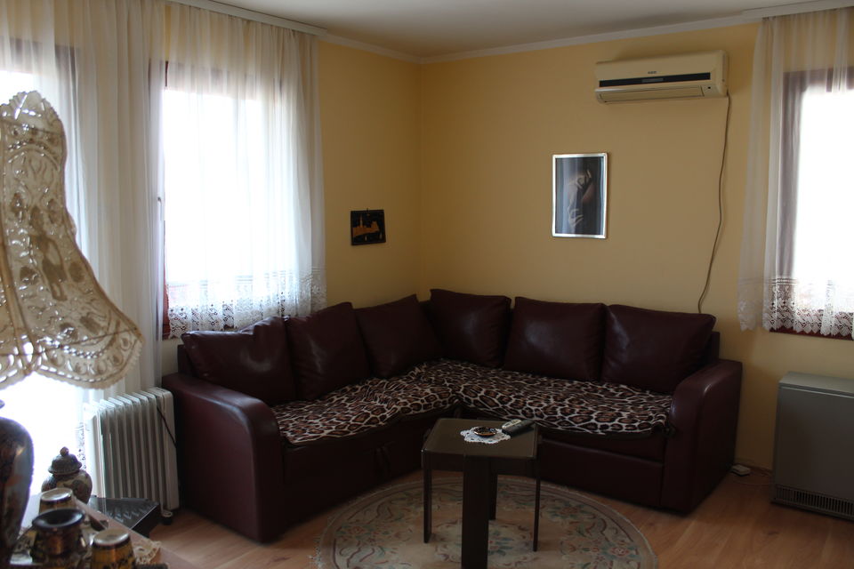 Isaka Singera 22, Beograd - 9