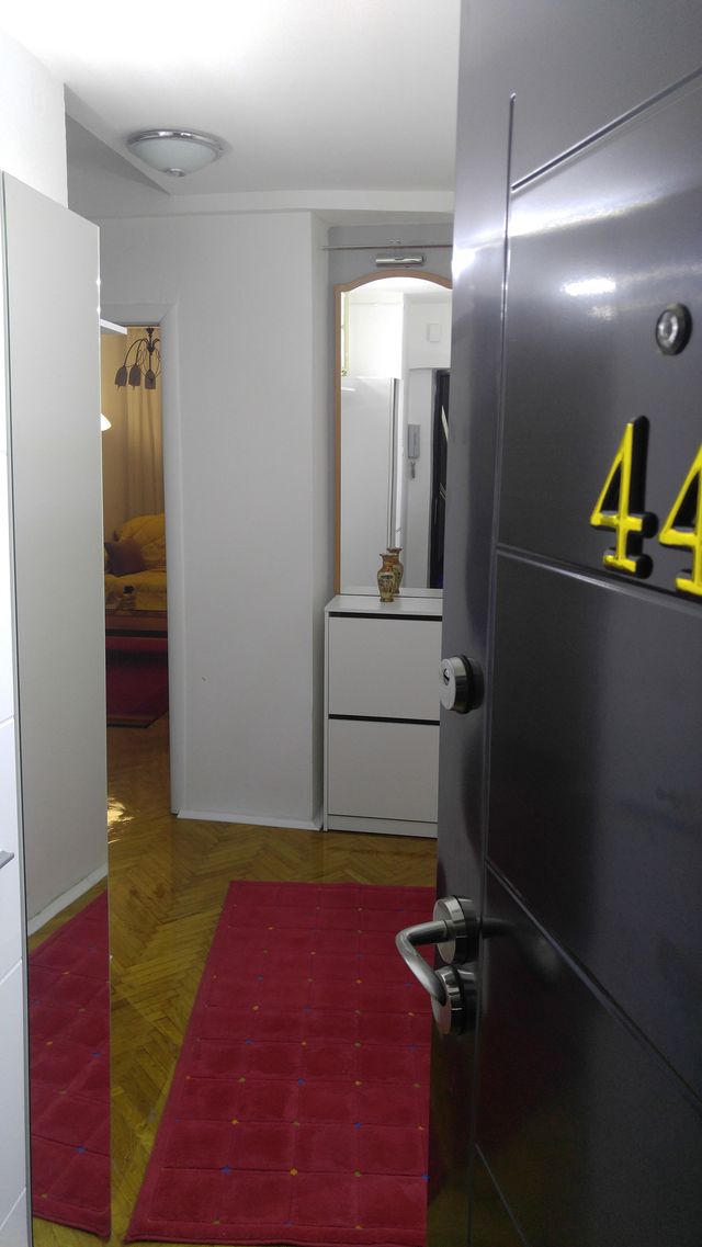 Topličin venac 29, Beograd - 9