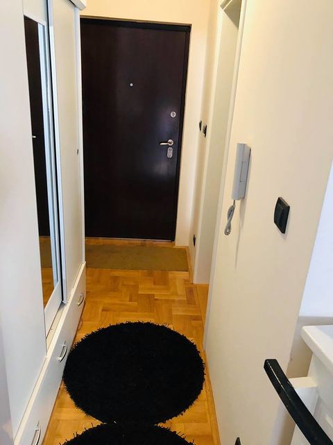 Vojvode Vlahovića 47e, Beograd - 4