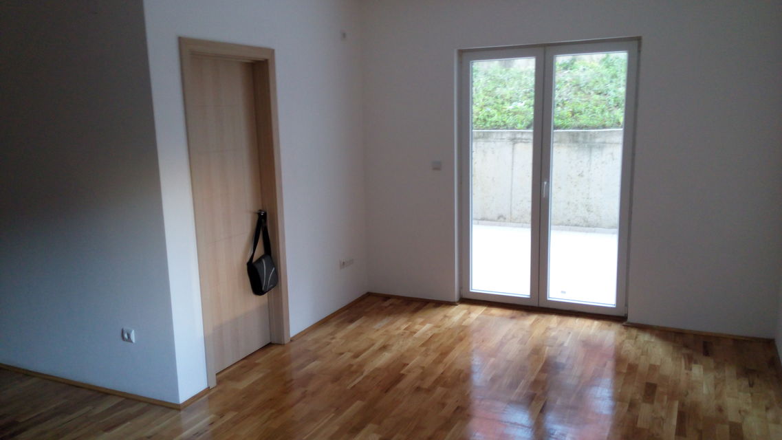 Prvoboraca 24a, Beograd