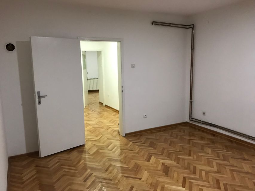 Emilije Jakšić 45-45a, Beograd - 2