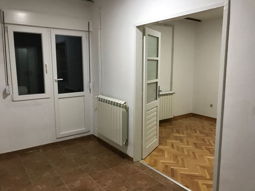 Emilije Jakšić 45-45a, Beograd - 5