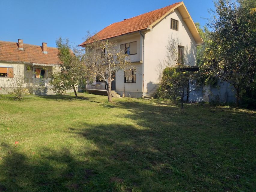 Grobljanska 2, Loznica