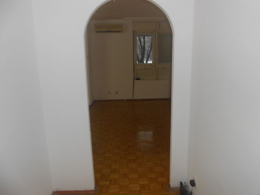 Španskih boraca 16, Beograd - 8