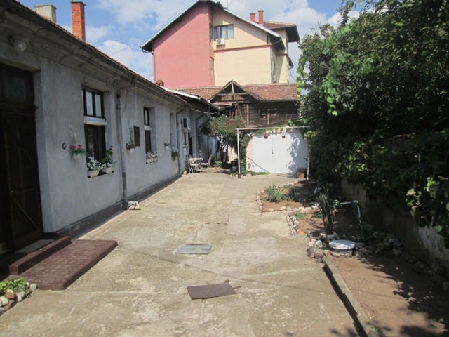 Cara Lazara  29, Ćuprija - 1